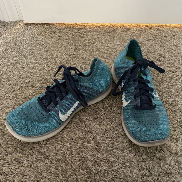 Nike Flyknit Sneakers - Picture 3 of 5